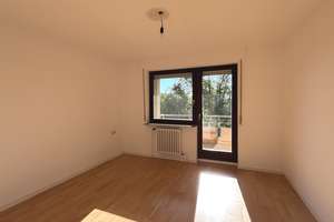 Freie 4-Zimmer-Wohnung in ruhiger Lage mit Garagenstellplatz! – 70437 Freiberg, Stuttgart – Vorschaubild 3