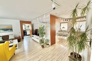 Charmantes Dreifamilienhaus mit großzügiger Wohneinheit und vielseitigem Potenzial – Die vollständige Adresse der Immobilie erhältst du vom Anbieter., 70329 Hedelfingen (Ortsteil), Stuttgart – Vorschaubild 2