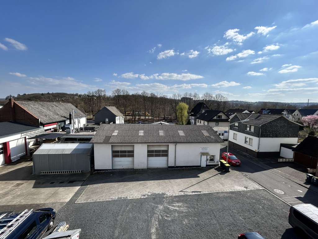 Immobilie in Altenkirchen (Westerwald) - Altenkirchen, Eigentumswohnung DG mit 80m² WFL und Stellplatz in guter Wohnlage - Bild 3