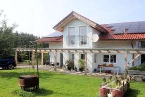 ++ WO RUHE ZUHAUSE IST ++ LICHTDURCHFLUTETES EFH MIT ELW & PV ++ IDYLLE NAHE PASSAU ++  – Die vollständige Adresse der Immobilie erhältst du vom Anbieter., 94113 Tiefenbach – Vorschaubild 1