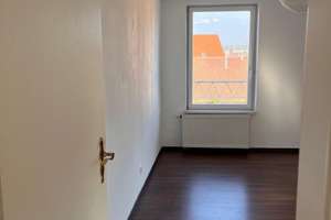 Helles Zimmer in schöner 80qm 2er-WG am Schlossgarten mit Balkon und zwei Bädern – Die vollständige Adresse der Immobilie erhältst du vom Anbieter., 70190 Berg, Stuttgart – Vorschaubild 17