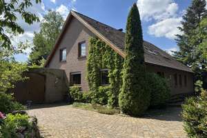 Platz für Familie, Projekte & Visionen – Ihr Zuhause mit 100 m² Halle und Carport. – Die vollständige Adresse der Immobilie erhältst du vom Anbieter., 24576 Bimöhlen – Vorschaubild 1