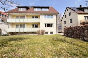 Hochparterre-Wohnung mit Balkon, Garage und Garten in Stuttgart-Vaihingen