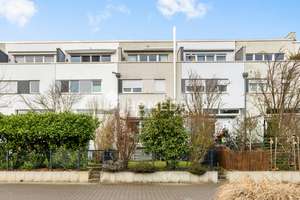 Ruhiges Wohnen zwischen City und Natur: stilvolles Townhouse mit Südterrasse, Balkon & Kamin – Die vollständige Adresse der Immobilie erhältst du vom Anbieter., 60439 Niederursel, Frankfurt am Main – Vorschaubild 3