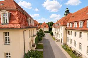 Historisches Wohnjuwel - Leben zwischen historischer Architektur und grüner Parklandschaft! – Die vollständige Adresse der Immobilie erhältst du vom Anbieter., 13125 Buch, Berlin – Vorschaubild 1