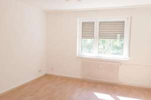 Sehr schöne, helle 2 Zi - mit Einbauküche und Autostellplatz in Freiburg