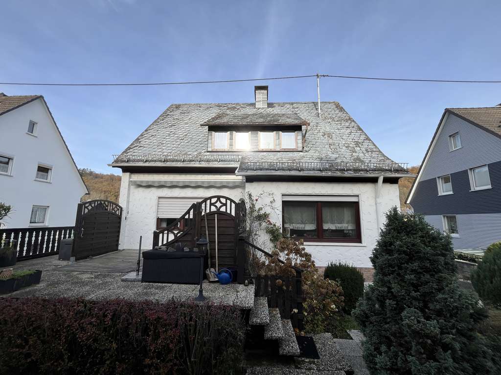 Immobilie in Wilnsdorf - Großzügiges helles Zweifamilienhaus - Bild 0