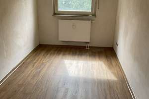 Helle 3,5-Zimmer-Wohnung mit Loggia in Eckenheim zu vermieten – 60435 Eckenheim, Frankfurt am Main – Vorschaubild 4