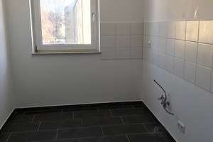 Schicke 3-Zimmer-Wohnung in Laufamholz kurzfristig verfügbar! – Schupfer Str. 42, 90482 Laufamholz, Nürnberg – Vorschaubild 2
