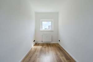 Sonnenbalkon trifft Kudamm-Blick - Hochwertig modernisierte 4 Zimmerwohnung ! – Sybelstraße 56, 10629 Charlottenburg, Berlin – Vorschaubild 12