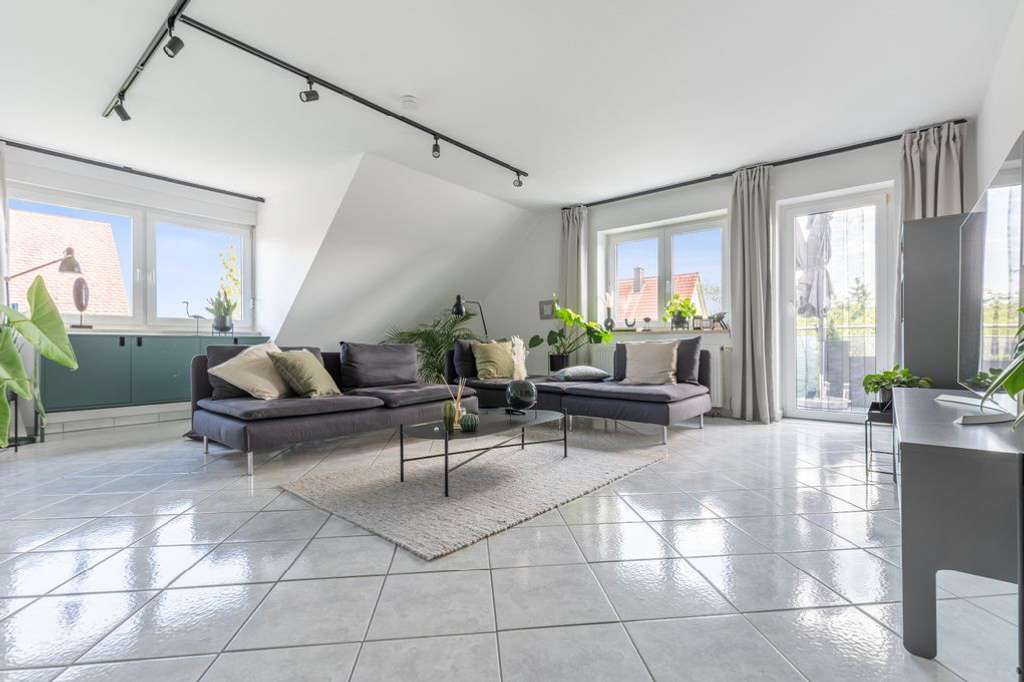 Immobilie in Aurachtal - 4-Zimmer-Maisonettewohnung mit Westbalkon, Garage & Stellplatz - Bild 0