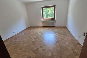 Nähe Brüderkrankenhaus:  Etagenwohnung mit 4 Zimmern, Küche, Bad, 100 m², Gartennutzung