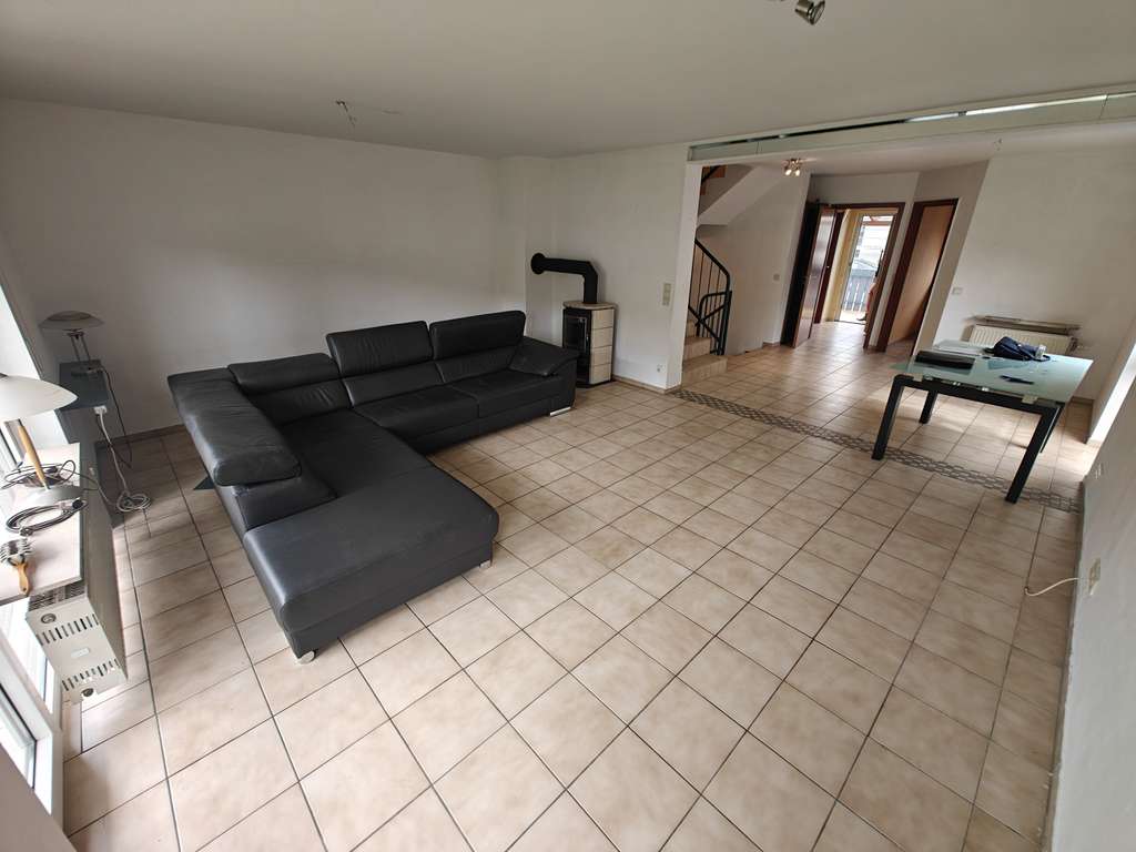 Immobilie in Mauer - Gepflegte Doppelhaushälfte mit Garten, Balkon und ausgebautem Dachgeschoss in ruhiger Lage von Mauer - Bild 2