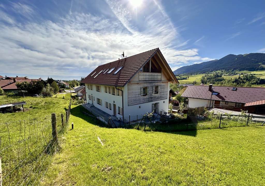 Immobilie in Saulgrub - Exklusive Dachgeschosswohnung mit Sauna & Panoramablick – Ruhe in den Ammergauer Alpen - Bild 1