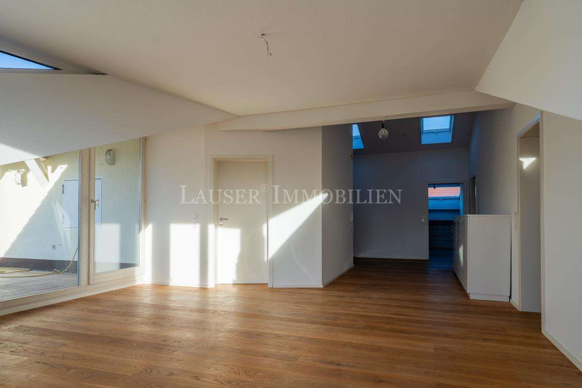 Riesige 3,5-Zimmer-Dachgeschoss-Wohnung (Fahrstuhl) mit Aussichtsterrasse in S-Möhringen - Foto 1