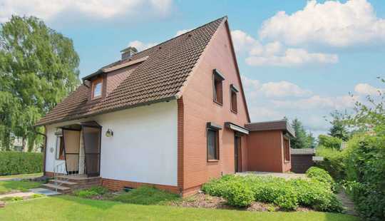 Bild von Zweifamilienhaus mit großem Grundstück, Gartenidylle und vielseitiger Nutzung