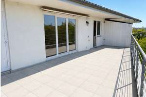 Dachgeschosswohnung mit 23,5 qm Dachterrasse von privat