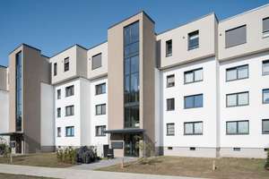 Gemütliche 3-Zimmer-Etagenwohnung mit großem Balkon in Wolfsburg – Lüneburger Ring 18, 38448 Vorsfelde, Wolfsburg – Vorschaubild 1