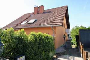 Platz für die ganze Familie: Sofort bezugsfreie DHH mit Garage in Karlsbad-Langensteinbach – Die vollständige Adresse der Immobilie erhältst du vom Anbieter., 76307 Karlsbad – Vorschaubild 2