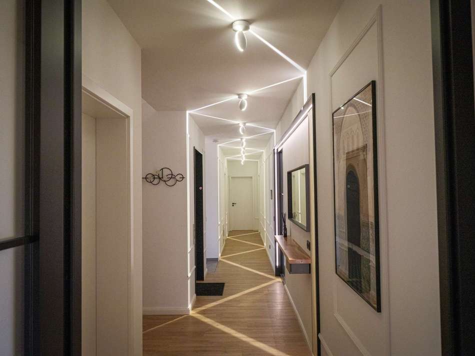 Flur mit Lichtkonzept