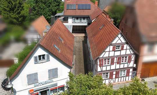 Wohnen und Gewerbe: 4 Wohnungen, 1 Laden, 1 Halle, Garten