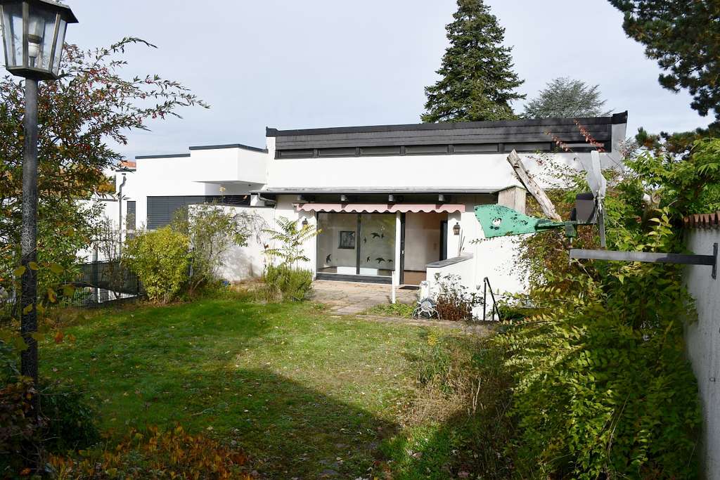 Charmanter Bungalow in ruhiger waldrandnaher Wohnlage von Darmstadt-Kranichstein