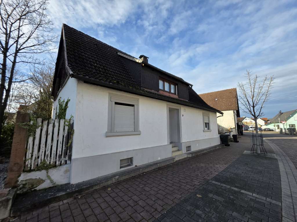 Immobilie in Ötigheim - +++ 2 vermietete, renovierungsbedürftige Häuser auf einem Grdst. + ruhige Lage von Ötigheim +++ - Bild 1