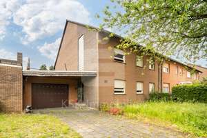 2-Zimmer-Dachgeschosswohnung in Bergheim mit Stellplatz & Gartenfläche.