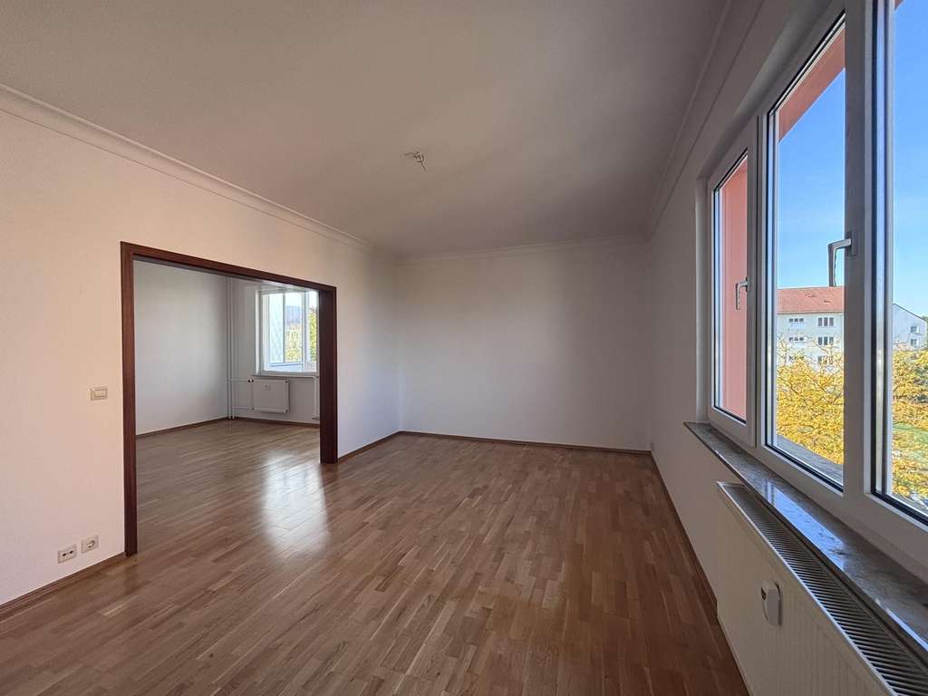 Immobilie in Hoyerswerda - Wojerecy - ETW 3-4 Raum, Balkon, Lift, KFZ-Stellplatz, Energie B, Fernwärme, provisionsfrei - Bild 2