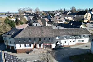Gastgewerbe trifft Wohnen & Handwerk – Die vollständige Adresse der Immobilie erhältst du vom Anbieter., 95180 Berg – Vorschaubild 1