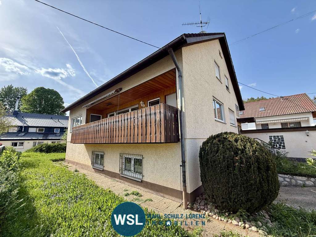 Immobilie in Aichtal - 2-Familienhaus mit Doppelgarage, Garten und kleiner Werkstatt in Ortsrandlage von Aichtal Neuenhaus. - Bild 1