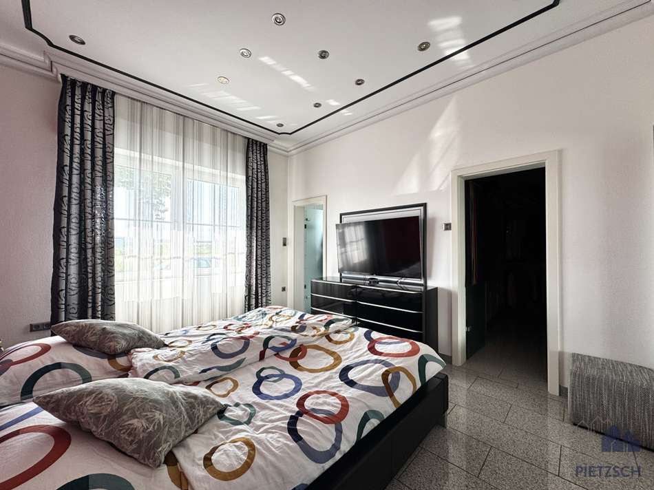 Schlafzimmer mit Ankleide EG