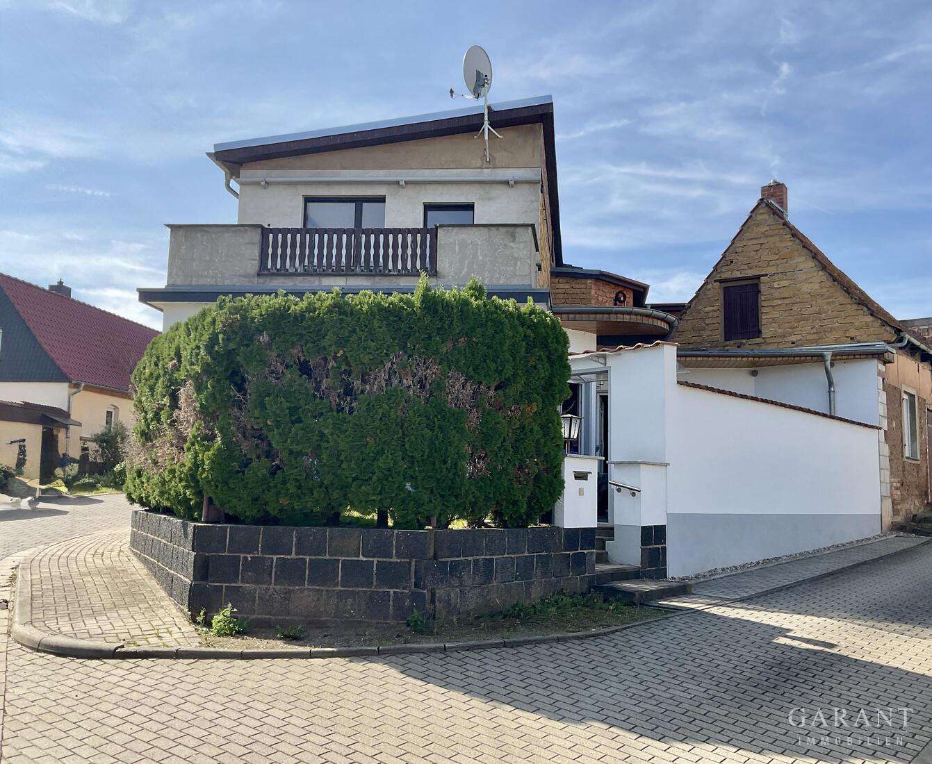 Reiheneckhaus bei Hettstedt, acht Zimmer, Garage, technisch erneuern, Mansfeld Südharz Kreis – Bild 1