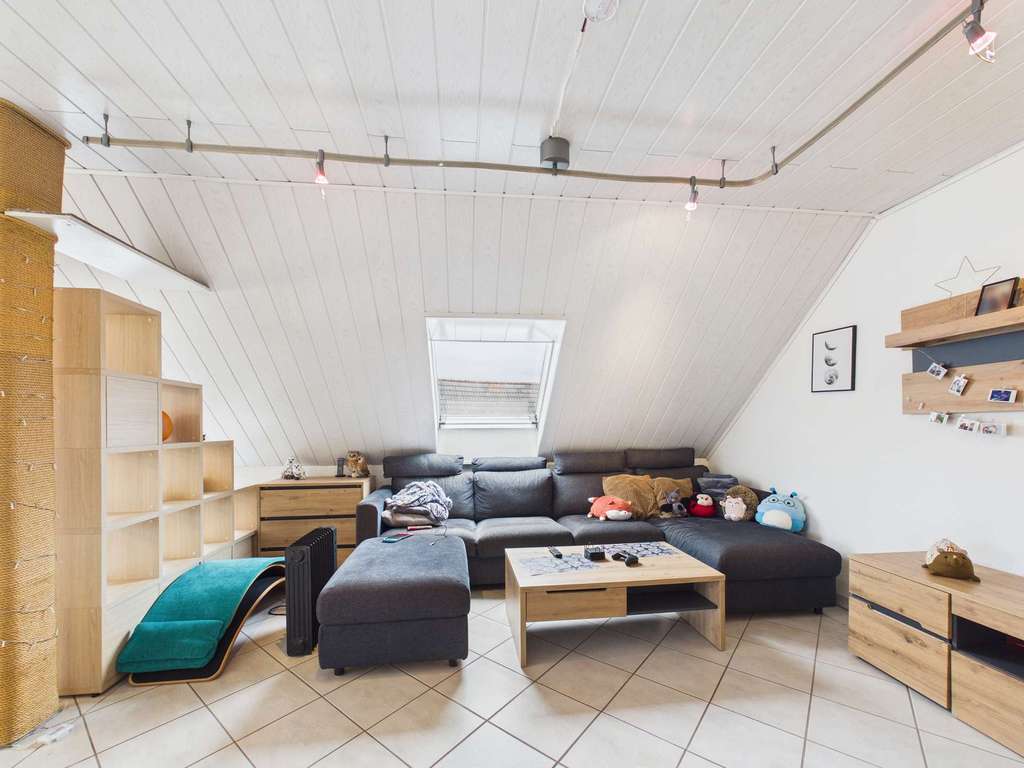 Immobilie in Ranstadt - Großzügige Dachgeschosswohnung mit Balkon und viel Licht auf ca. 118 m² in Ranstadt-Bobenhausen - Bild 2