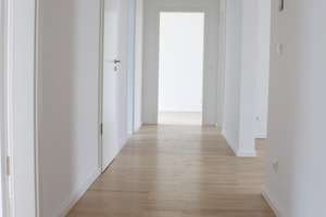 4,5-Zi-Whg / gr. Wohnküche / Vollbad / Gäste-WC / gr. Balkon / von privat in Berlin-Johannisthal – Sterndamm 66 E, 12487 Johannisthal, Berlin – Vorschaubild 9
