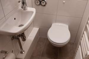 Helle 4-Zimmer-Altbau-Wohnung mit wunderschönem Blick über Hamburg – Sierichstraße 158, 22299 Winterhude, Hamburg – Vorschaubild 9