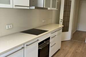 Wohnen mit Charakter: 2-Zimmer-Wohnung in Pempelfort, mit Einbauküche, Wannenbad und Balkon – Annastraße 45, 40477 Pempelfort, Düsseldorf – Vorschaubild 2