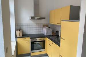 Großzügige 1-Zimmer mit Einbauküche, Dusche und Laminat in zentraler Lage!