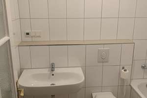 Schöne und ruhige 1-Zimmer Altbauwohnung nahe Spreebogen! Bezugsfrei! – Jagowstr. 17, 10555 Moabit, Berlin – Vorschaubild 3