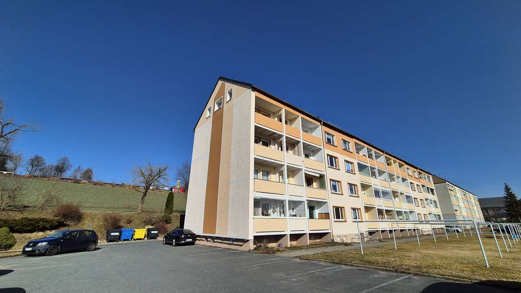 Immobilie in Elterlein - Tolle 2-Zimmer-Wohnung mit Balkon & herrlicher Aussicht in ruhiger Wohnsiedlung in Elterlein - Bild 2