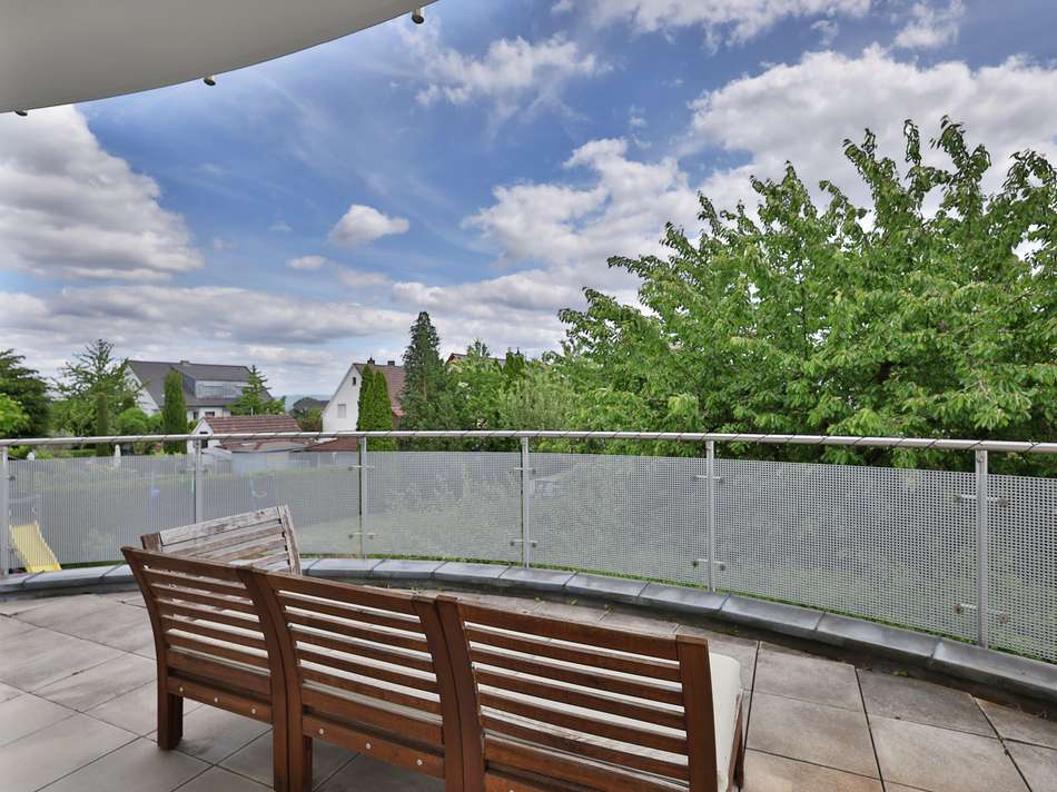 Großer, sonniger Balkon