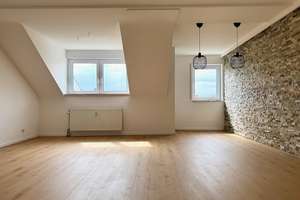 Modernisierte und WG taugliche 3-Zimmer-Dachgeschosswohnung in Mannheim-Rheinau