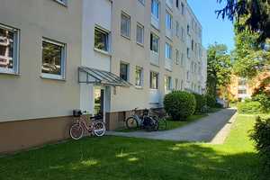 Moderne, möblierte u. renovierte 1 Zi. Wohnung mit Balkon in ruhiger Lage – München – Vorschaubild 2