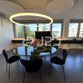 JPD - Im Alleinauftrag I Büroflächen am Werksviertel I Ansprechende Lobby mit working corners