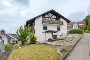 Massives 2-Familienhaus mitsamt Einliegerwohnung - familienfreundlich & renditestark! – Sigmaringen (Kreis) – Vorschaubild 1