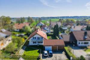 Idyllisch gelegen & großzügig geschnitten – Zweifamilienhaus mit Charme in Issing – Die vollständige Adresse der Immobilie erhältst du vom Anbieter., 86946 Vilgertshofen – Vorschaubild 1