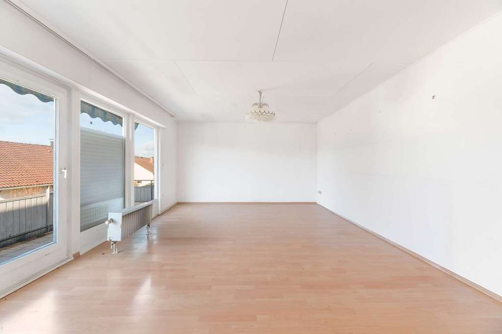 Immobilie in Aidlingen - Einfamilienhaus mit großem Grundstück und viel Potenzial – sanierungsbedürftig - Bild 2