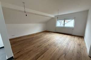 Erstbezug nach Sanierung: Stilvolle 4-Zimmer-Wohnung mit Gartenanteil in ruhiger Lage von Ruchheim