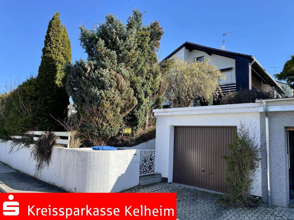 Immobilie in Mainburg - großzügiges Einfamilienhaus mit möglicher Einliegerwohnung und Garage in Mainburg - Bild 0
