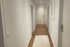Terrassenwohnung im Grünen - 4 Zimmer mit Einbauküche, modernes Bad, Gäste-WC, Balkon, HWR – Berndorffstraße 6, 50968 Bayenthal, Köln – Vorschaubild 6